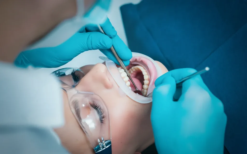 Emergency dentist in Scarborough treating toothaches, broken teeth, dental injuries, infections, and urgent dental emergencies.